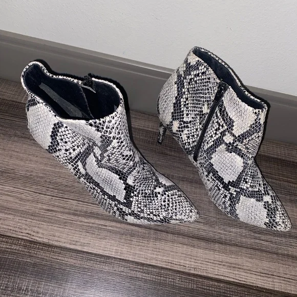 Worthington Gray and Black Ankle Booties Snakeskin Print - Picture 4 of 9